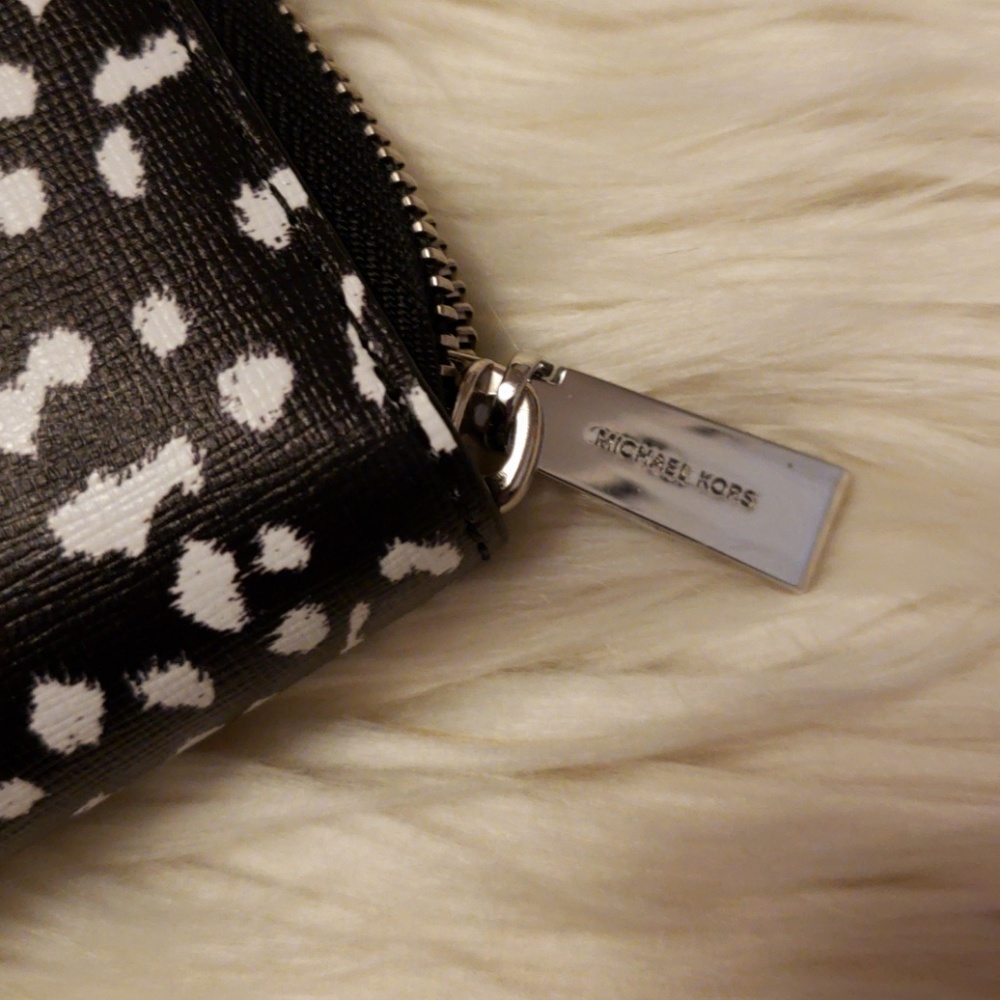 MK Jet Set Travel Leopard Leather Smartphone Wrist - Picture 6 of 8